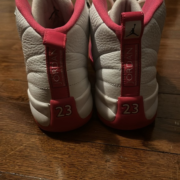 Dynamic Pink Jordan Retro 12 size 8Y - Picture 5 of 5